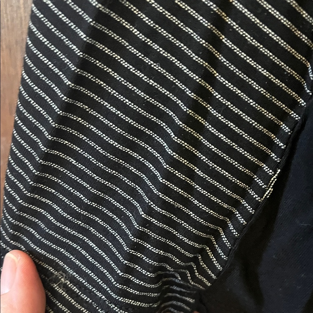 Old Navy Black and White Geometric Tank Top - Picture 5 of 9